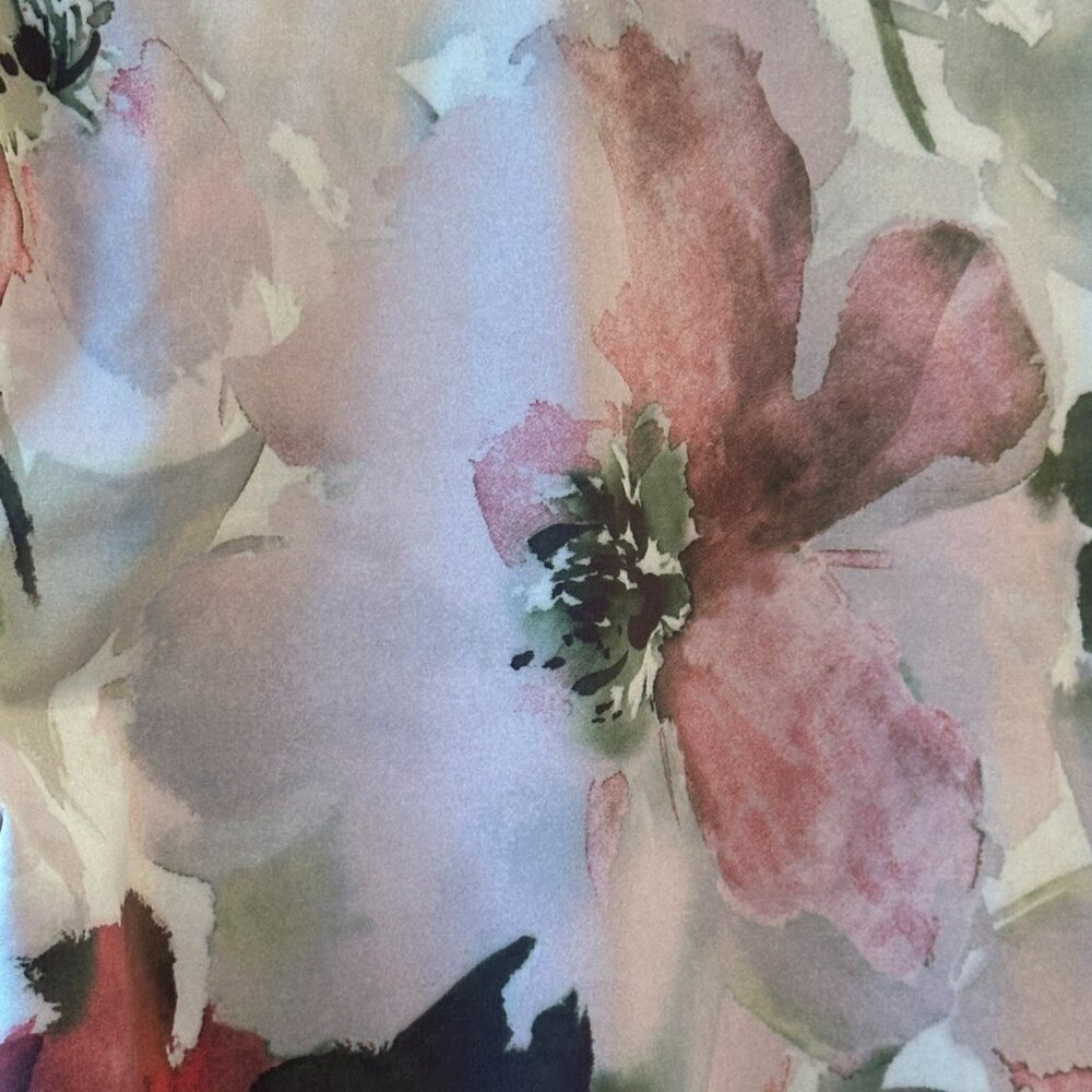 🌸 St. John Floral V-Neck Top – Size Medium - Picture 5 of 6